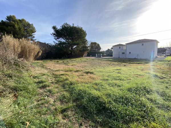 EXCLUSIVITÉ – Terrain constructible de 942 m² à Ventabren (Campagne Aixoise)