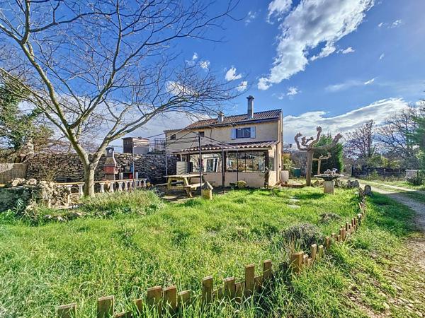 Superbe mas avec dépendance, garage sur son magnifique terrain sans voisins