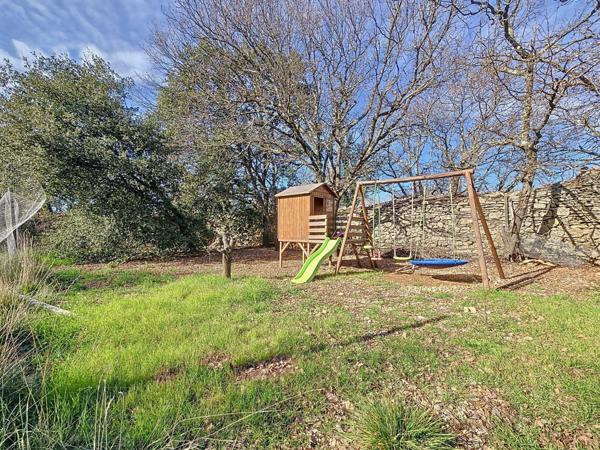 Superbe mas avec dépendance, garage sur son magnifique terrain sans voisins