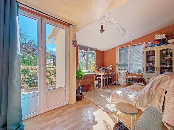 Superbe mas avec dépendance, garage sur son magnifique terrain sans voisins