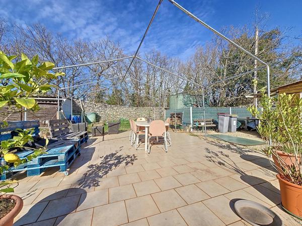 Superbe mas avec dépendance, garage sur son magnifique terrain sans voisins