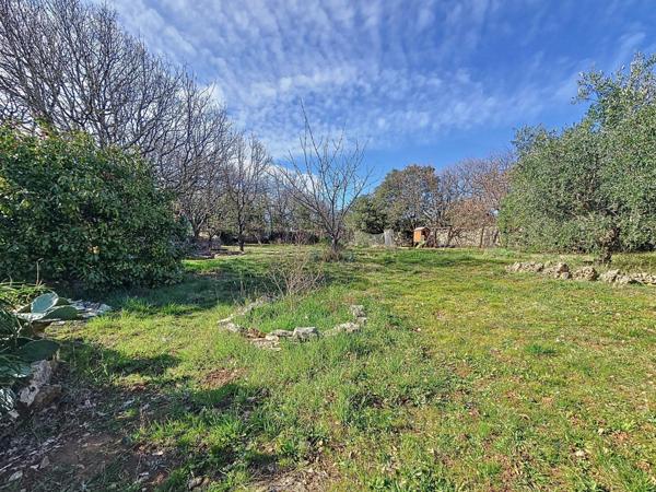 Superbe mas avec dépendance, garage sur son magnifique terrain sans voisins