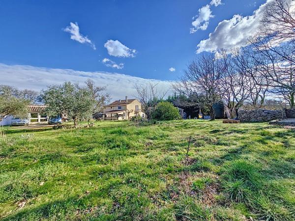 Superbe mas avec dépendance, garage sur son magnifique terrain sans voisins