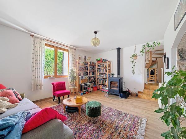 Superbe mas avec dépendance, garage sur son magnifique terrain sans voisins