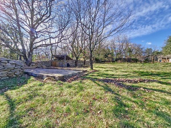 Superbe mas avec dépendance, garage sur son magnifique terrain sans voisins