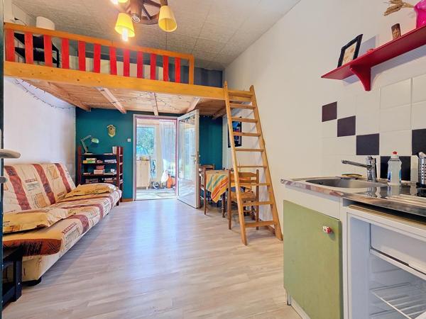 Superbe mas avec dépendance, garage sur son magnifique terrain sans voisins