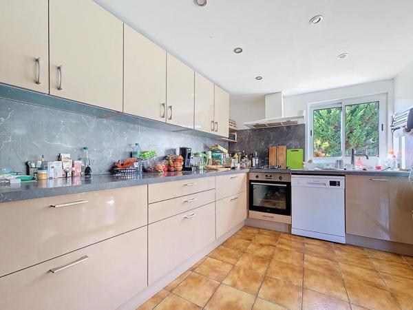 Superbe mas avec dépendance, garage sur son magnifique terrain sans voisins