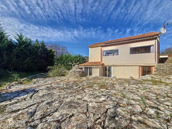 Superbe mas avec dépendance, garage sur son magnifique terrain sans voisins