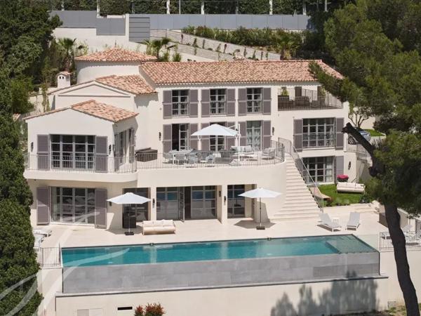Hauteur de Cannes Villa récemment rénovée