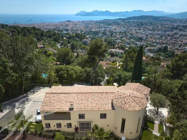 Hauteur de Cannes Villa récemment rénovée