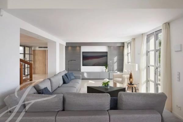 Hauteur de Cannes Villa récemment rénovée