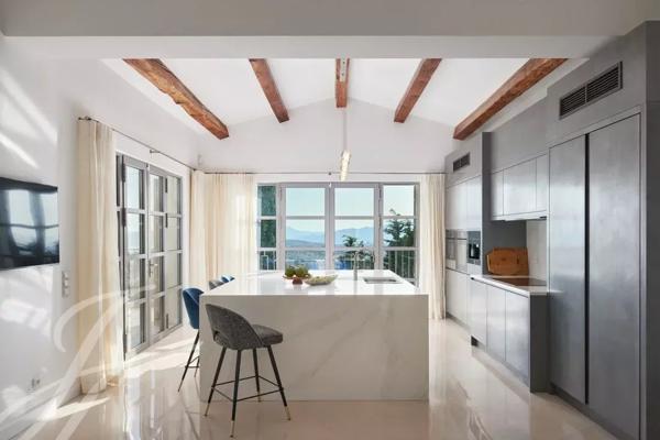 Hauteur de Cannes Villa récemment rénovée