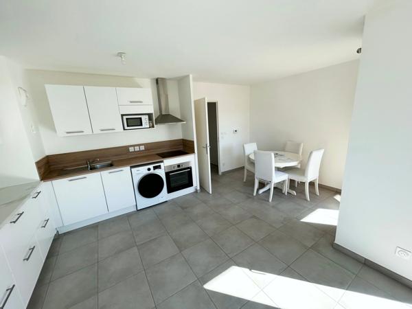 EXCLUSIVITÉ – Appartement T3 avec balcon et terrasse – Vénissieux, proche tramway