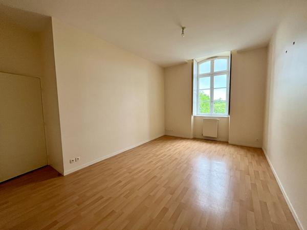 Appartement 3 pièces à vendre à Dinan  ascenseur 2 chambres parking cave et garage