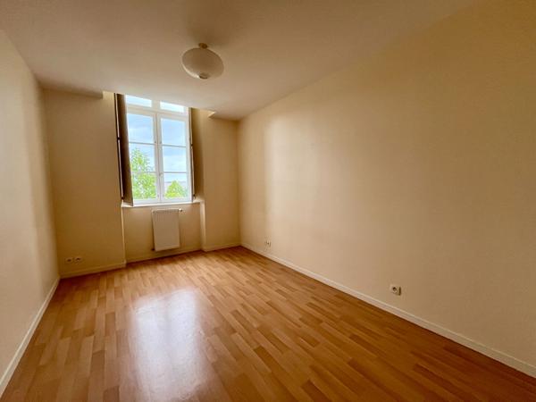 Appartement 3 pièces à vendre à Dinan  ascenseur 2 chambres parking cave et garage