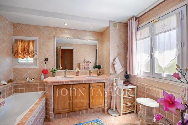 Belle villa familiale avec vue mer et vue sur Saint-Paul de Vence