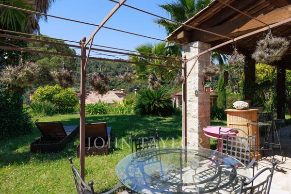 Belle villa familiale avec vue mer et vue sur Saint-Paul de Vence