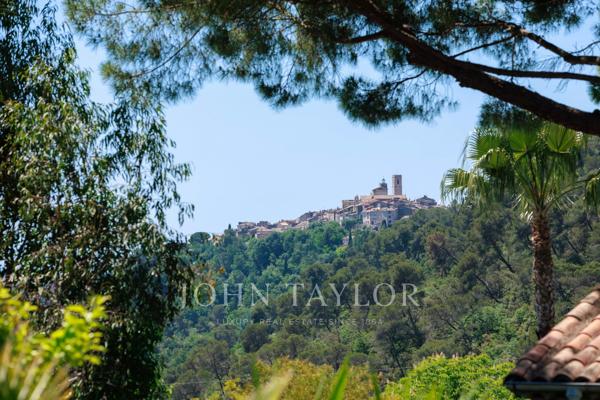 Belle villa familiale avec vue mer et vue sur Saint-Paul de Vence