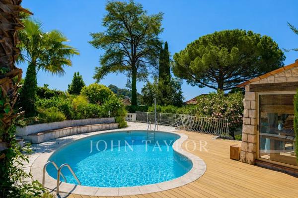 Belle villa familiale avec vue mer et vue sur Saint-Paul de Vence