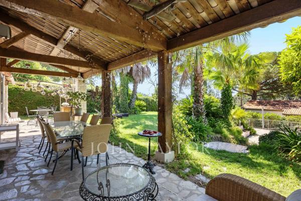 Belle villa familiale avec vue mer et vue sur Saint-Paul de Vence