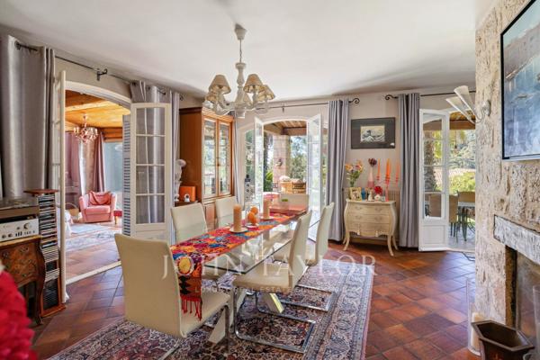 Belle villa familiale avec vue mer et vue sur Saint-Paul de Vence