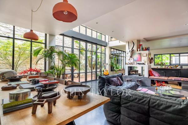 BORDEAUX – CHARTRONS LOFT D’ARCHITECTE D’EXCEPTION AVEC PISCINE INTÉRIEURE, PATIO PAYSAGER ET ROOF TOP