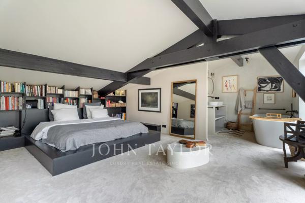 BORDEAUX – CHARTRONS LOFT D’ARCHITECTE D’EXCEPTION AVEC PISCINE INTÉRIEURE, PATIO PAYSAGER ET ROOF TOP