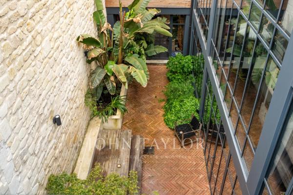 BORDEAUX – CHARTRONS LOFT D’ARCHITECTE D’EXCEPTION AVEC PISCINE INTÉRIEURE, PATIO PAYSAGER ET ROOF TOP