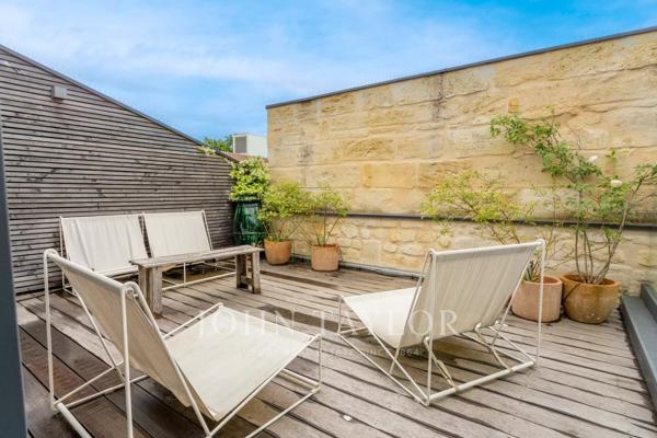 BORDEAUX – CHARTRONS LOFT D’ARCHITECTE D’EXCEPTION AVEC PISCINE INTÉRIEURE, PATIO PAYSAGER ET ROOF TOP