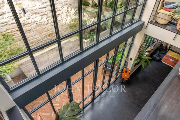 BORDEAUX – CHARTRONS LOFT D’ARCHITECTE D’EXCEPTION AVEC PISCINE INTÉRIEURE, PATIO PAYSAGER ET ROOF TOP