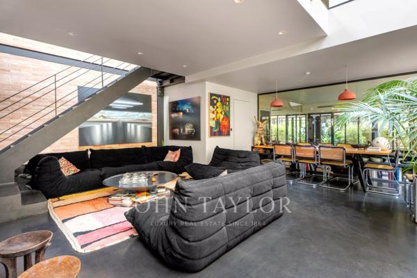 BORDEAUX – CHARTRONS LOFT D’ARCHITECTE D’EXCEPTION AVEC PISCINE INTÉRIEURE, PATIO PAYSAGER ET ROOF TOP