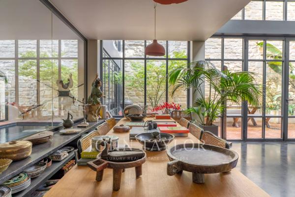 BORDEAUX – CHARTRONS LOFT D’ARCHITECTE D’EXCEPTION AVEC PISCINE INTÉRIEURE, PATIO PAYSAGER ET ROOF TOP