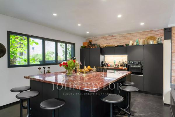 BORDEAUX – CHARTRONS LOFT D’ARCHITECTE D’EXCEPTION AVEC PISCINE INTÉRIEURE, PATIO PAYSAGER ET ROOF TOP