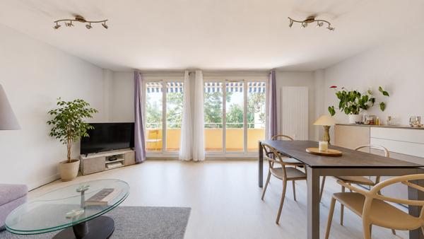 Appartement
         3 pièces
        - 80 m² Exclusivité 230 000 € *