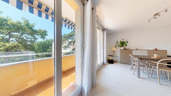 Appartement
         3 pièces
        - 80 m² Exclusivité 230 000 € *