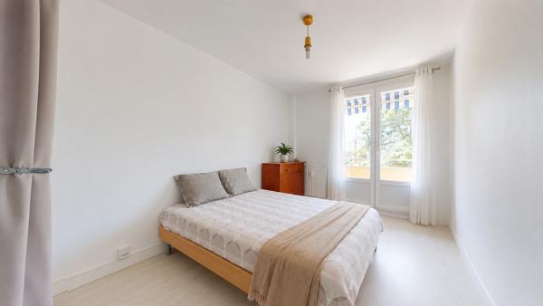 Appartement
         3 pièces
        - 80 m² Exclusivité 230 000 € *