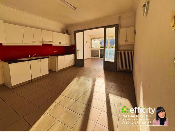 Immeuble
         8 pièces
        - 215 m² Exclusivité 195 000 € *