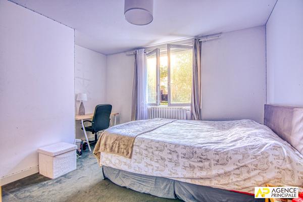 Versailles St-Jean Maison 7 pièces de 175.91 m² habitables dont en dépendance un studio de 30 m² sur parcelle d'environ 450 m² 1 245 000 € **  - Référence  28221
