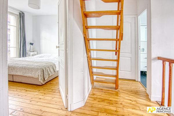 Versailles St-Jean Maison 7 pièces de 175.91 m² habitables dont en dépendance un studio de 30 m² sur parcelle d'environ 450 m² 1 245 000 € **  - Référence  28221