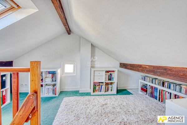Versailles St-Jean Maison 7 pièces de 175.91 m² habitables dont en dépendance un studio de 30 m² sur parcelle d'environ 450 m² 1 245 000 € **  - Référence  28221