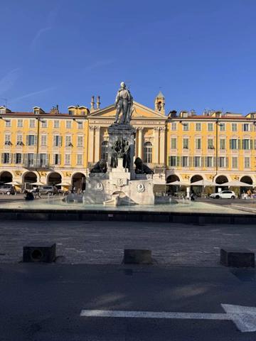 Vivre l’Exception : Appartement de Prestige – Place Garibaldi, Nice