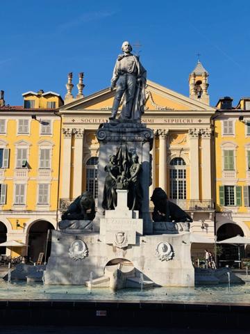 Vivre l’Exception : Appartement de Prestige – Place Garibaldi, Nice