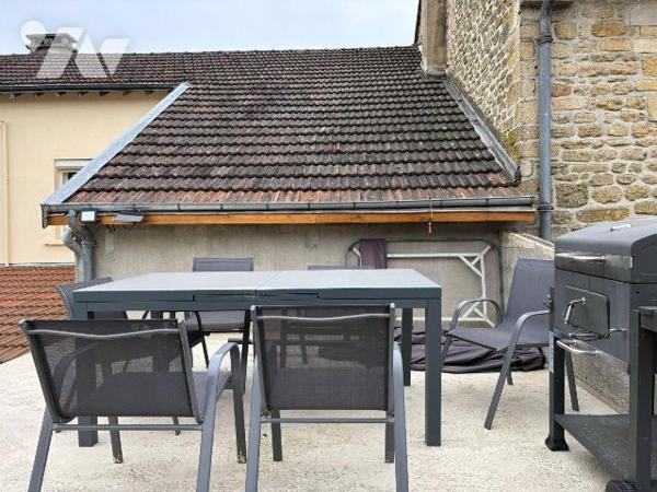 Nouveau mandat, maison de village entièrement rénovée composé comme suit:

- au rez-de-chauss...