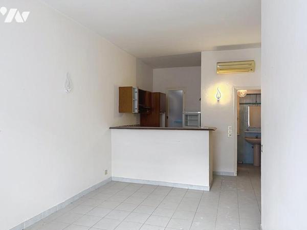 APPARTEMENT  2 P CENTRE VILLE CANNES BANANE A RENOVER.