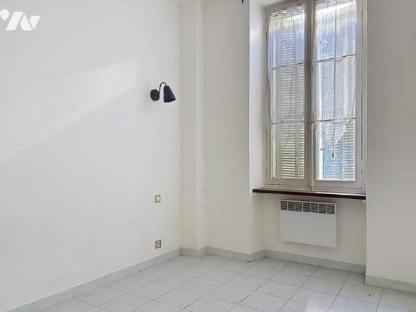 APPARTEMENT  2 P CENTRE VILLE CANNES BANANE A RENOVER.