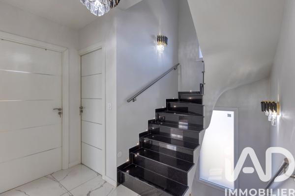 Maison à vendre 5 pièces 149 m² Grenoble