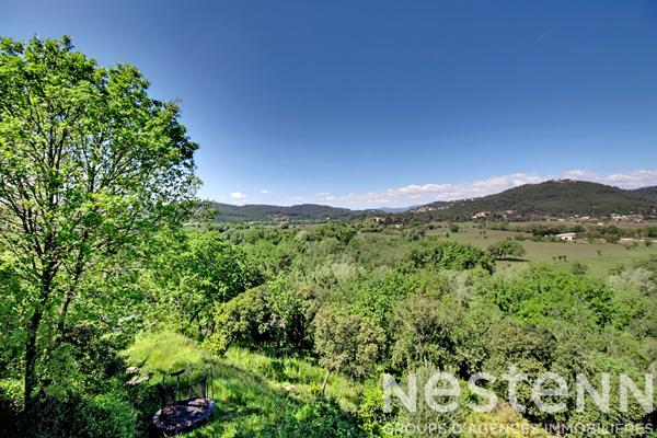 A VENDRE Maison à Taradeau 6 pièce(s) 236 m2 avec vue dégagée, piscine