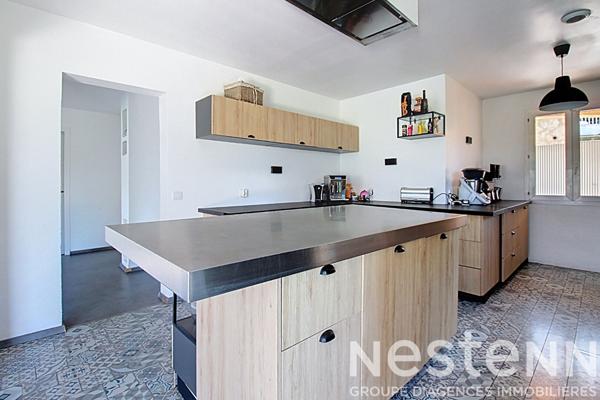 A VENDRE Maison à Taradeau 6 pièce(s) 236 m2 avec vue dégagée, piscine