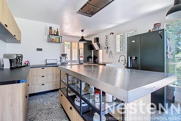 A VENDRE Maison à Taradeau 6 pièce(s) 236 m2 avec vue dégagée, piscine