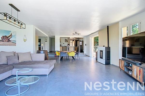 A VENDRE Maison à Taradeau 6 pièce(s) 236 m2 avec vue dégagée, piscine